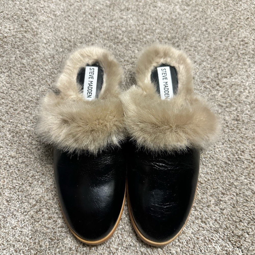 Like new Steve Madden finch slip on shoes
